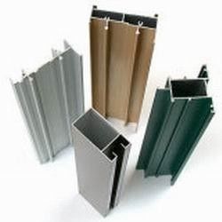 Uitgedreven T6 6061 Aluminiumprofielen, Fluorocarbon Uitdrijving van Poeder de Nevel Met een laag bedekte Profielen