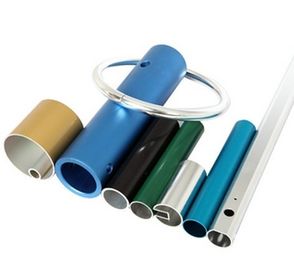 Het poeder bedekte Geanodiseerd Aluminium Uitgedreven Buizenstelsel/Aluminium om Buizenstelsel met CNC het Machinaal bewerken met een laag