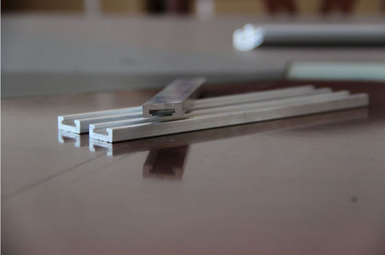 Molen 6060/6005 van het de Uitdrijvingskanaal van het legeringsaluminium die voor LEIDEN Licht wordt gebeëindigd