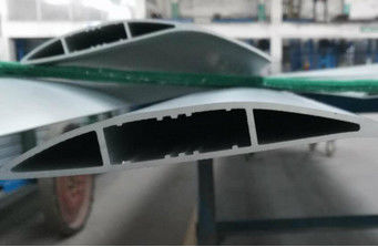 Pakhuis die Industrieel de Ventilatorbladen van het Palmvarenblad/van Aluminiumluifels Comité HVLS Ventilatorblad gebruiken