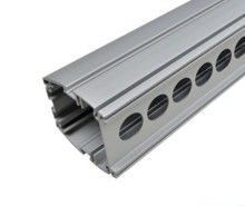 CNC die de Industriële Goedkeuring van de Uitdrijvingspoeder Geschilderde Ce van het Profielaluminium machinaal bewerken