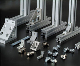 Zilverachtige Geanodiseerde uitgedreven aluminiumprofielen voor Productielijn
