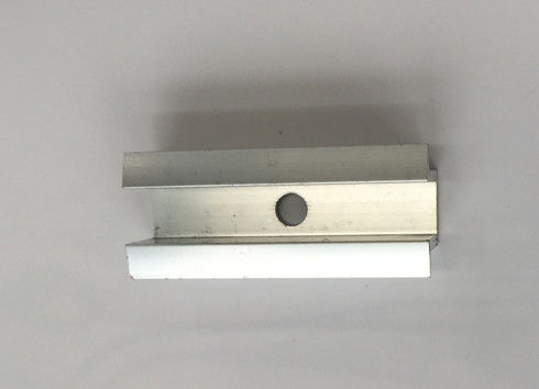 PV MEDIO het Dak Opzettende Systemen van het Klemzonnepaneel met Geanodiseerde Oppervlaktebehandeling