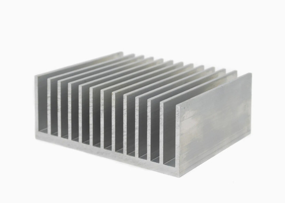 6063 Zilveren geanodiseerd aluminium hoogvermogen warmtezuiger extrusieprofielen met CNC-bewerking